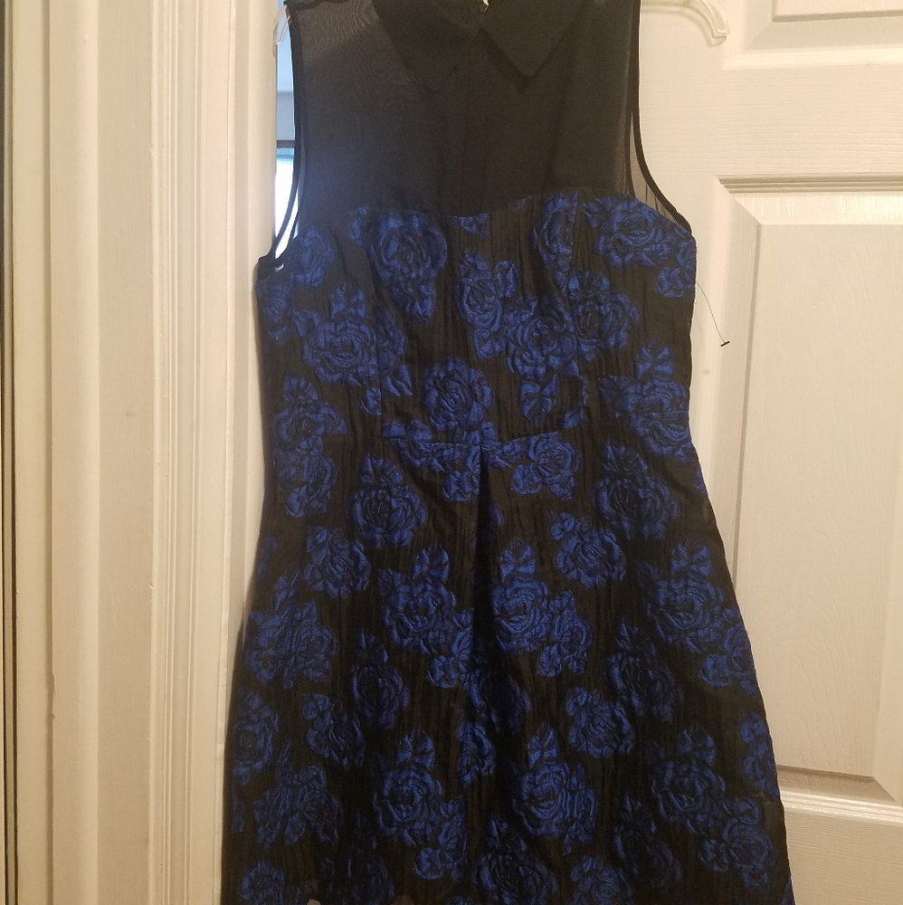 Dress - Picture 2 of 8